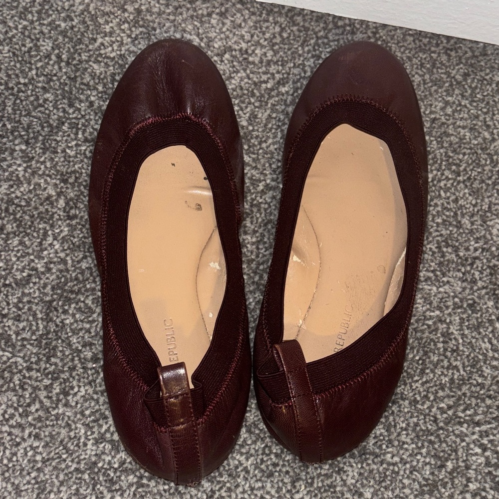 Banana Republic Women's Dark Brown Leather Flats Women’s size 6 - Picture 2 of 6
